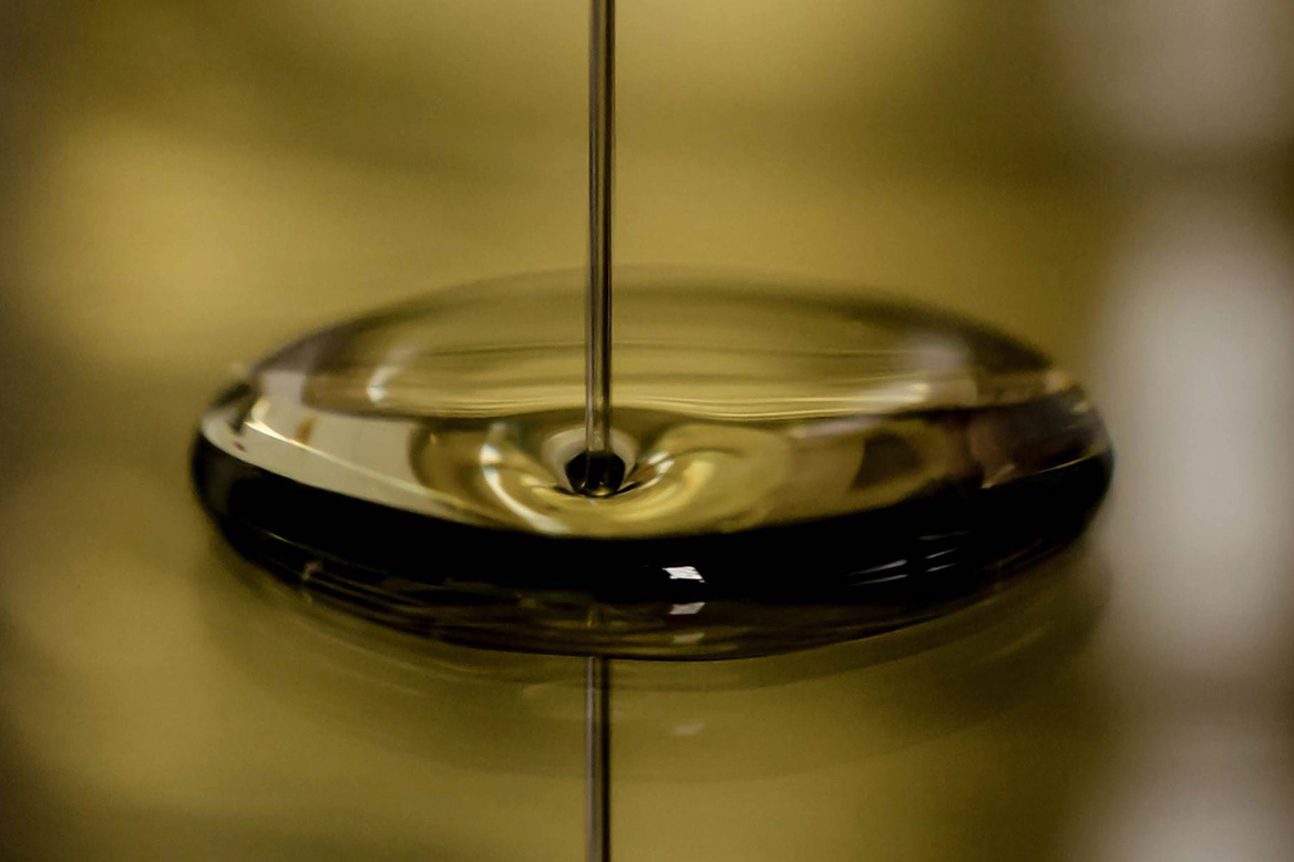 Conventional vs. Synthetic Motor Oil